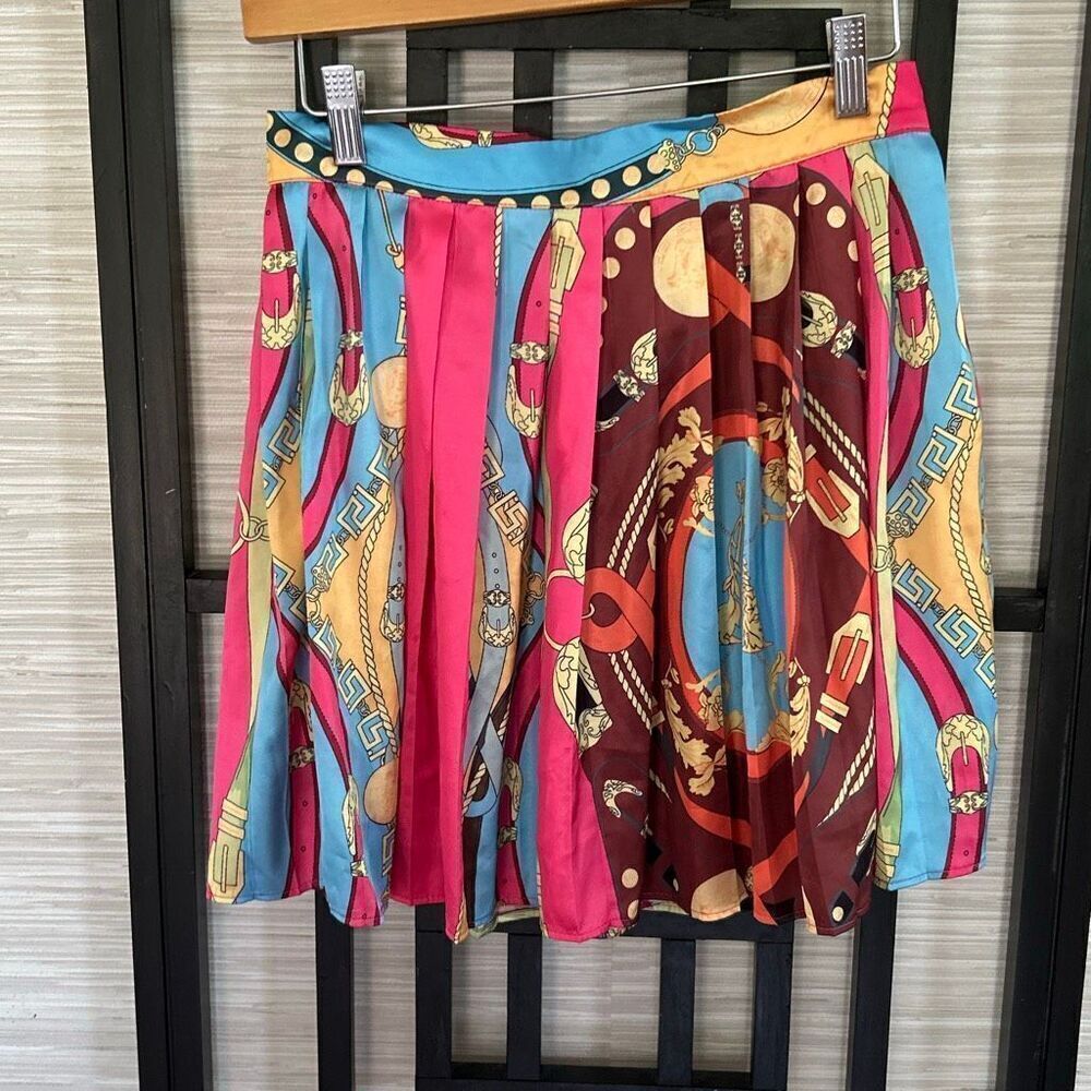 Banjul colorful silky pleated mini skirt print chain print size M